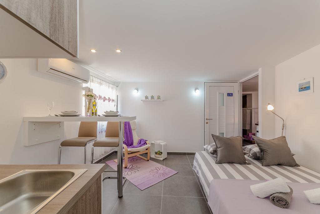 Apartment Luce Mala Zara Esterno foto