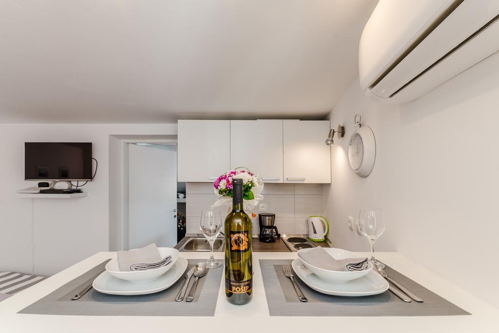 Apartment Luce Mala Zara Esterno foto
