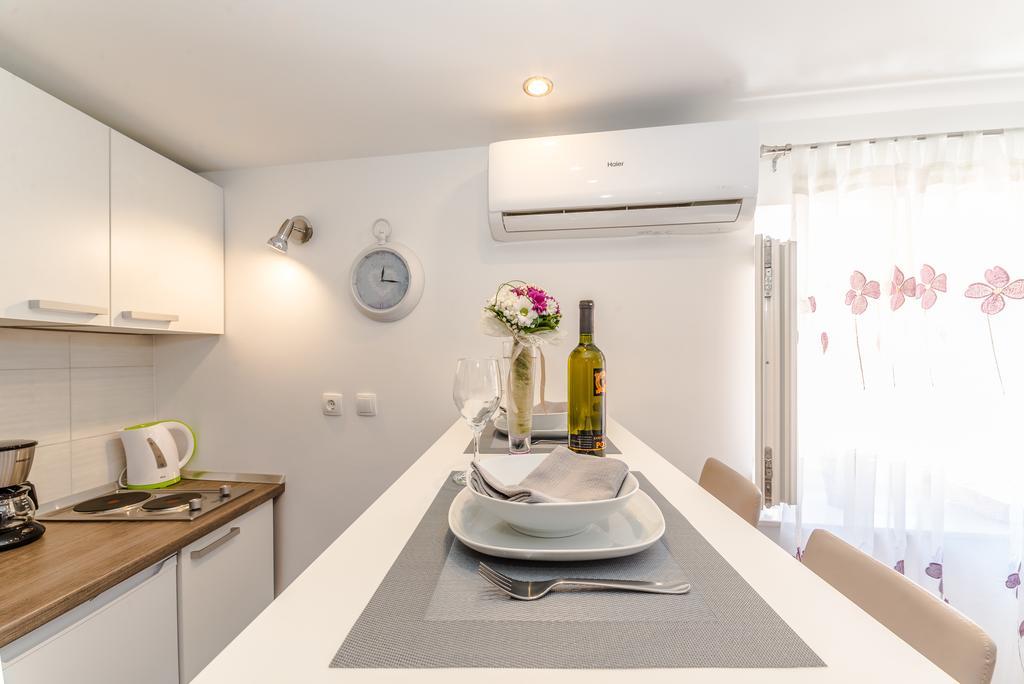 Apartment Luce Mala Zara Esterno foto